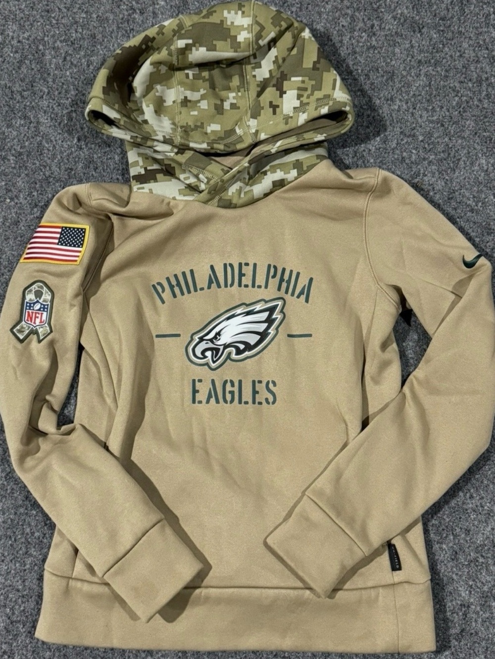 Nike Philadelphia Eagles Salute to Service Tan Hoodie Women Sz XS USA EUC Camo